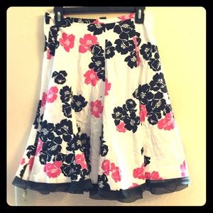 Hilliard & Hanson Size 8 Women’s Floral Skirt.